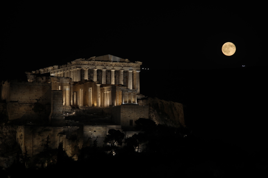Πανσέληνος του Οξύρρυγχου: Μαγικές εικόνες από Ακρόπολη, Θεσσαλονίκη και Ναύπλιο, δείτε φωτογραφίες
