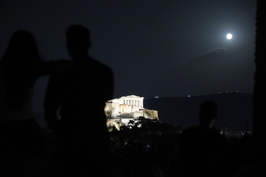 Πανσέληνος του Οξύρρυγχου: Μαγικές εικόνες από Ακρόπολη, Θεσσαλονίκη και Ναύπλιο, δείτε φωτογραφίες