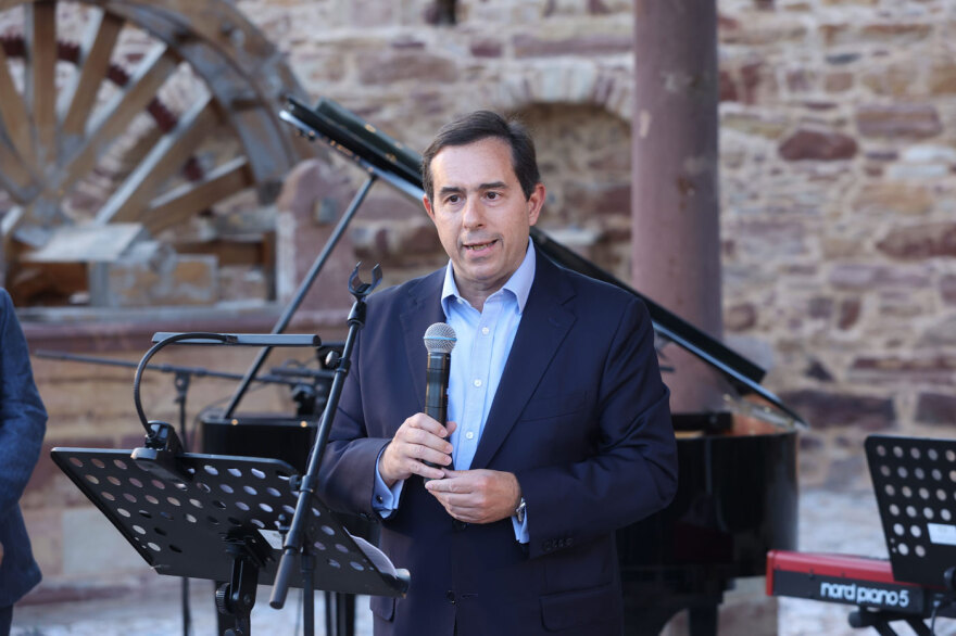 Ο Πατριάρχης Αλεξανδρείας, το νησί της μαστίχας και η αξέχαστη βραδιά 