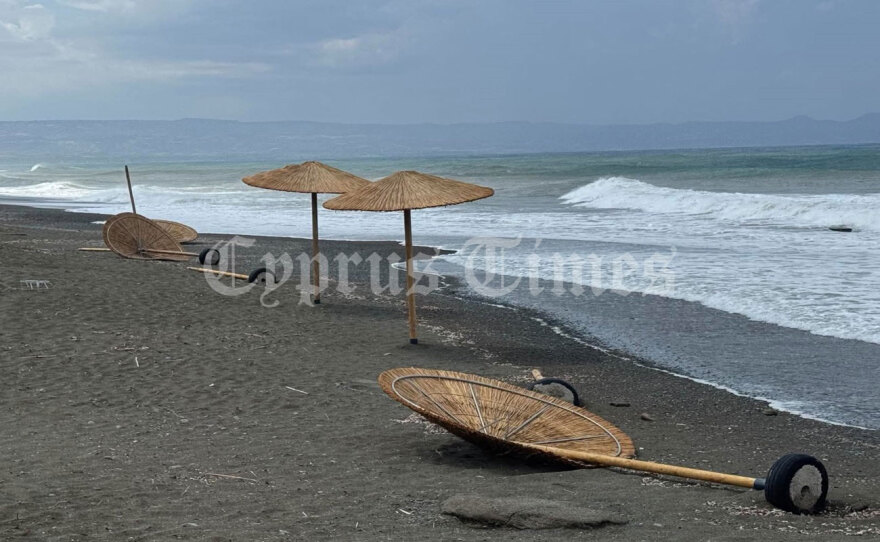 Σφοδρή κακοκαιρία σαρώνει την Κύπρο: Κεραυνός χτύπησε 45χρονο, δείτε βίντεο και φωτογραφίες