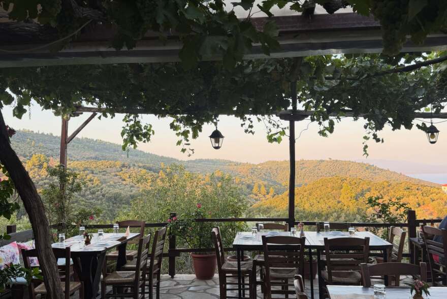 Η Κλέλια Ανδριολάτου πόζαρε τόπλες σε παραλία στο Πήλιο, δείτε φωτογραφία