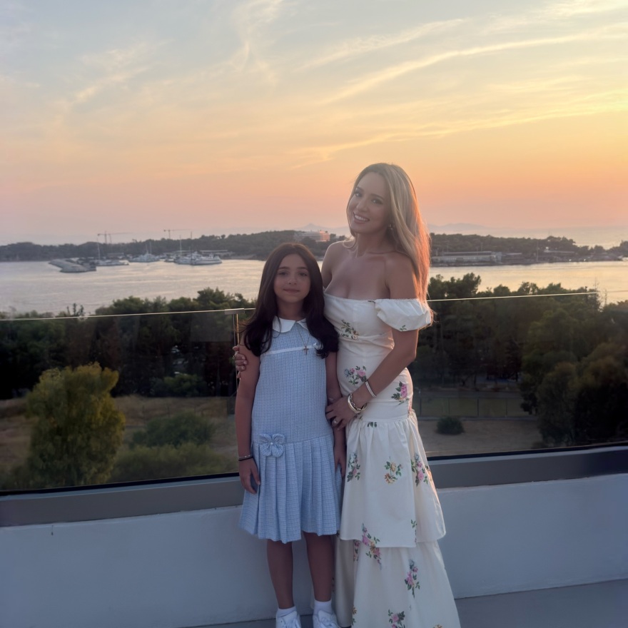 Η Καλομοίρα και ο Γιώργος Μπούσαλης έγιναν κουμπάροι: Ένα υπέροχο καλοκαίρι και ένας όμορφος γάμος, έγραψε η τραγουδίστρια