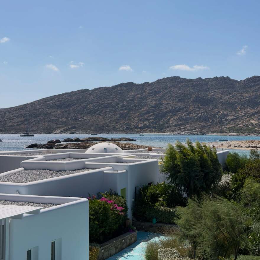 Ο Κωνσταντίνος Αργυρός και η Αλεξάνδρα Νίκα έκαναν διακοπές στην Ίο: Οι φωτογραφίες με τα παιδιά τους και η βραδινή βόλτα με σκάφος