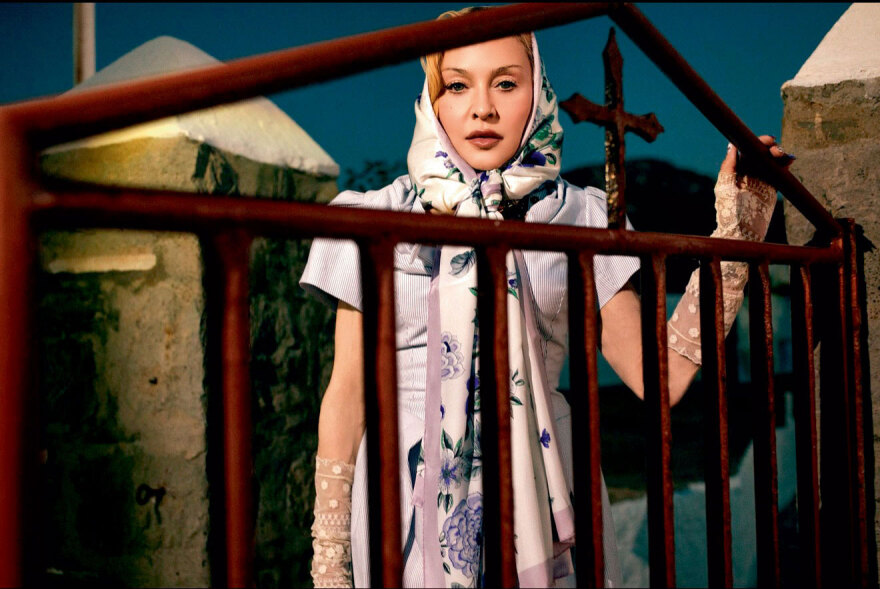 Το ελληνικό καλοκαίρι της Madonna: Η βίλα των €25 εκατ. στην Κέρκυρα, οι δύο σεφ και τα ελικόπτερα των μετακινήσεων