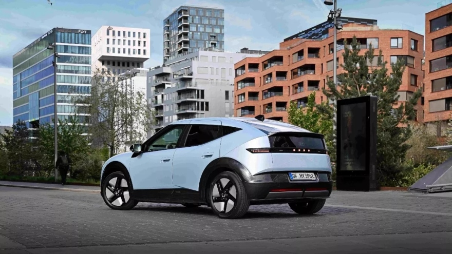 Η Hyundai διευρύνει την οικογένεια IONIQ