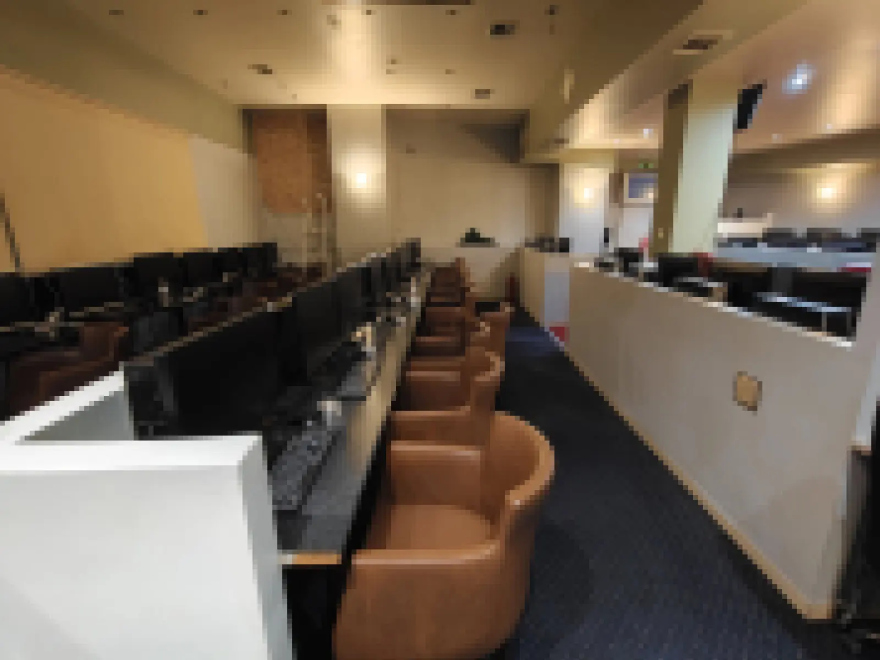 Εντοπίστηκε παράνομο καζίνο με δεκάδες υπολογιστές στην Καλλιθέα, 6 συλλήψεις