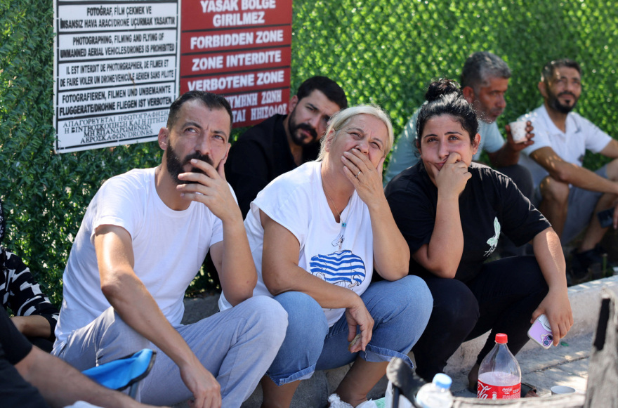 «Γλίστρησε από τα χέρια μου»: Συγκλονίζει η μαρτυρία μητέρας που έχασε τα δύο παιδιά της στο ναυάγιο της Κερύνειας