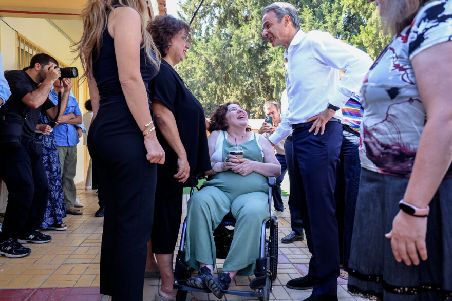 Στο Ειδικό Σχολείο Καισαριανής που ανακαινίστηκε με το «Μαριέττα Γιαννάκου» ο Μητσοτάκης: Επιβράβευσή μας τα χαμόγελα των παιδιών