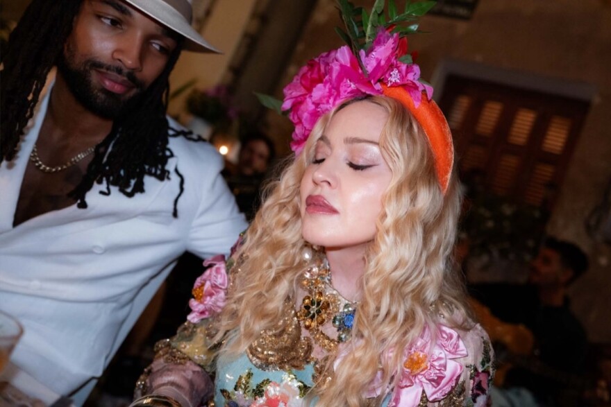 Το ελληνικό καλοκαίρι της Madonna: Η βίλα των €25 εκατ. στην Κέρκυρα, οι δύο σεφ και τα ελικόπτερα των μετακινήσεων