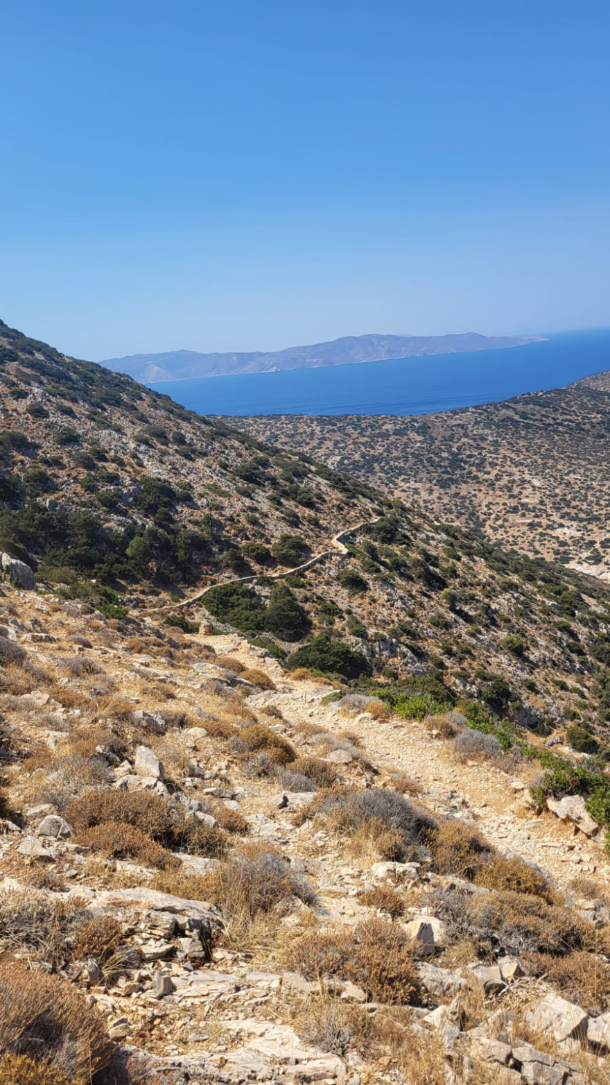 Το εντυπωσιακό σπήλαιο της Ηρακλειάς που κρύβεται πίσω από μια μικρή τρύπα σε έναν βράχο, μπαίνεις έρποντας, δείτε εικόνες