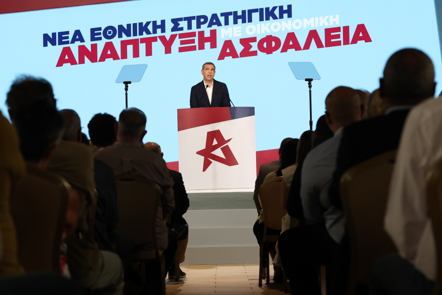 Το οικονομικό πρόγραμμα του Τσίπρα: Αυξήσεις σε γιατρούς, νοσηλευτές, εκπαιδευτικούς, επίδομα 500 ευρώ για φοιτητές, κατώτατο μισθό 1000 ευρώ, μείωση ΦΠΑ