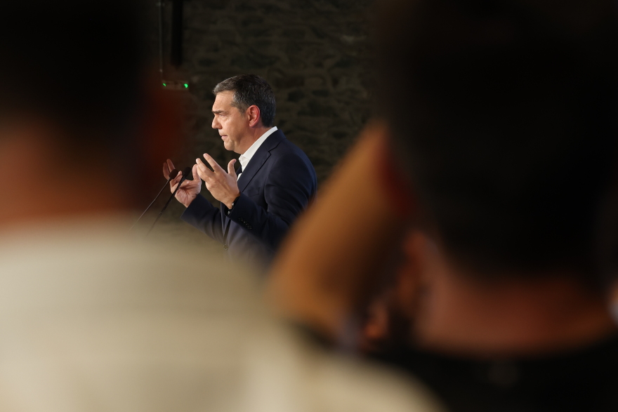Το οικονομικό πρόγραμμα του Τσίπρα: Αυξήσεις σε γιατρούς, νοσηλευτές, εκπαιδευτικούς, επίδομα 500 ευρώ για φοιτητές, κατώτατο μισθό 1000 ευρώ, μείωση ΦΠΑ