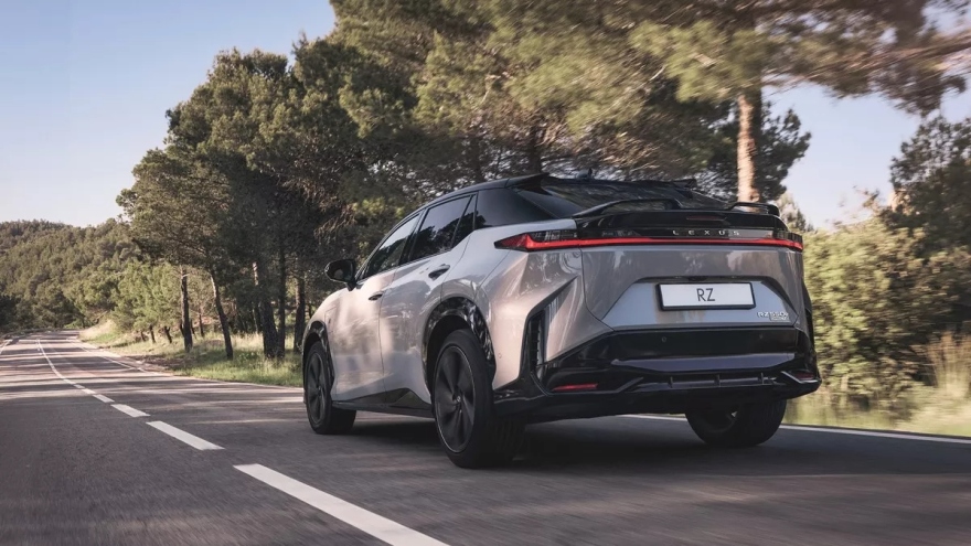 H Lexus αλλάζει την παραγωγή της