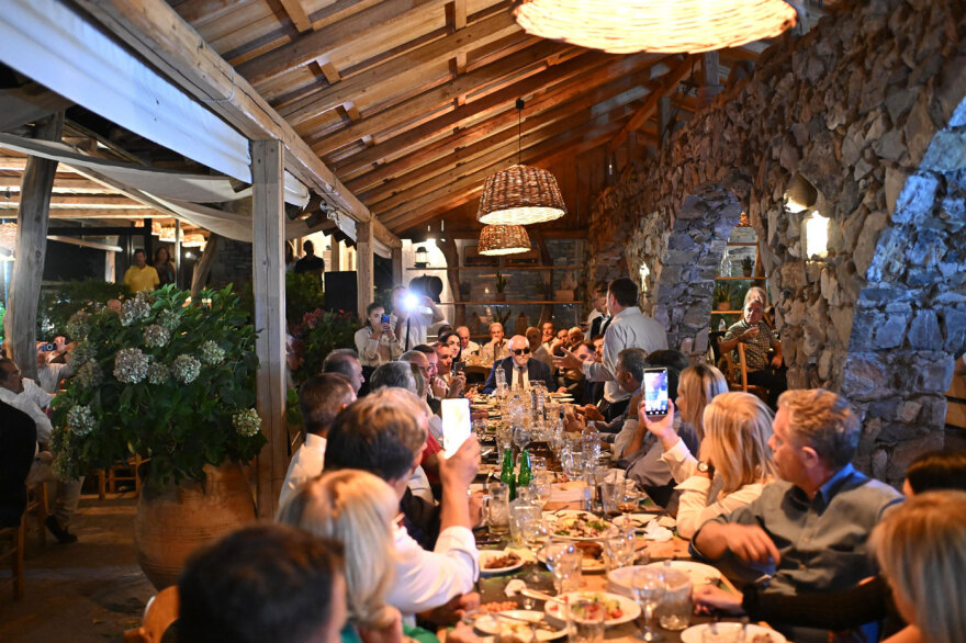 Δείπνο Ανδρουλάκη σε βουλευτές και στελέχη του ΠΑΣΟΚ σε ταβέρνα στο Ψυχρό Λασιθίου, δείτε φωτογραφίες και βίντεο