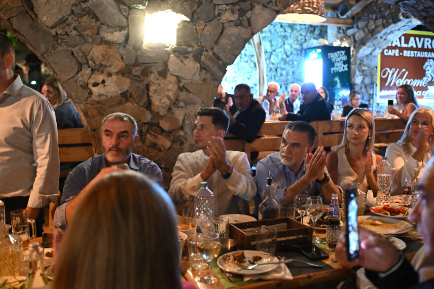 Δείπνο Ανδρουλάκη σε βουλευτές και στελέχη του ΠΑΣΟΚ σε ταβέρνα στο Ψυχρό Λασιθίου, δείτε φωτογραφίες και βίντεο