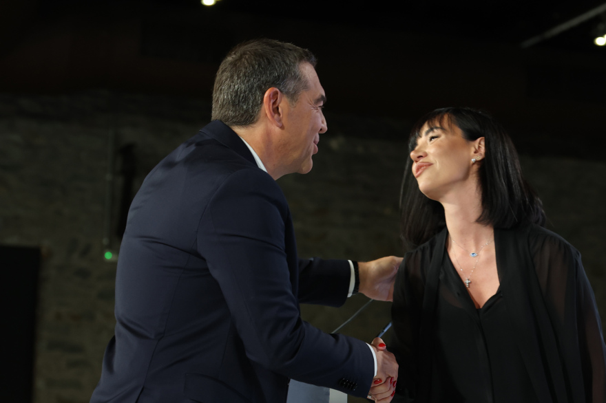 Κυβέλη Μάρδα: Ποια είναι η «άγνωστη» γυναίκα που προλόγισε τον Τσίπρα στη Θεσσαλονίκη