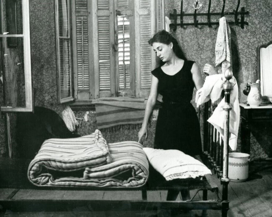 «Αντιγονούλα μου, σε παρακαλώ λυπήσου με»: Τα τελευταία λόγια και η μυθιστορηματική ζωή της Έλλης Λαμπέτη