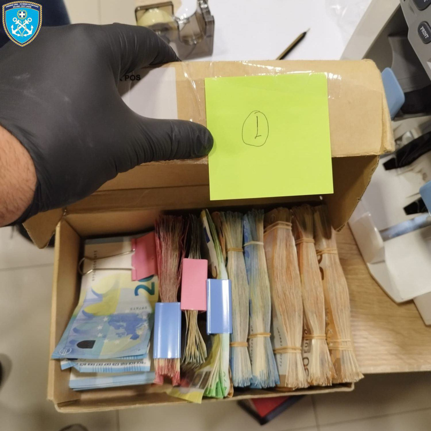 Δύο συλλήψεις για διακίνηση ναρκωτικών σε Πειραιά και Ρόδο- Βρέθηκε σχεδόν 1 εκατ. ευρώ 11 Δύο συλλήψεις για διακίνηση ναρκωτικών σε Πειραιά και Ρόδο, κατασχέθηκαν σχεδόν 1 εκατ. €, δείτε φωτογραφίες
