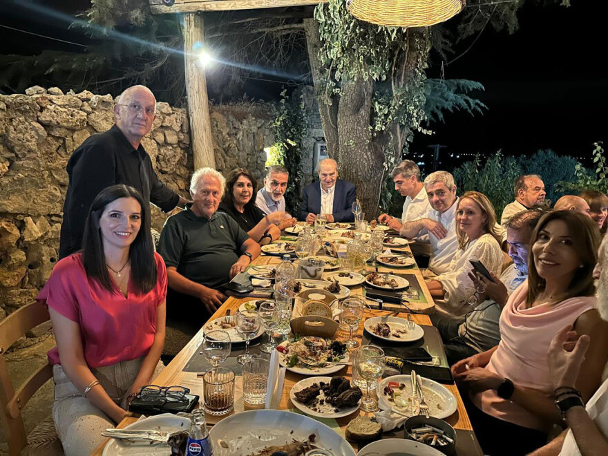 Δείπνο Ανδρουλάκη σε βουλευτές και στελέχη του ΠΑΣΟΚ σε ταβέρνα στο Ψυχρό Λασιθίου, δείτε φωτογραφίες και βίντεο