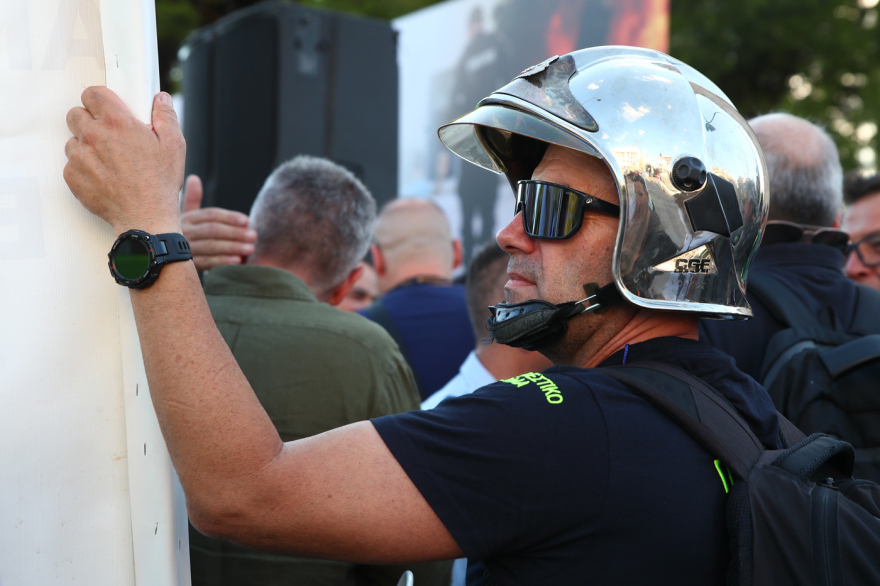 Πορεία των ενστόλων στη Θεσσαλονίκη εν όψει ΔΕΘ, δείτε φωτογραφίες 
