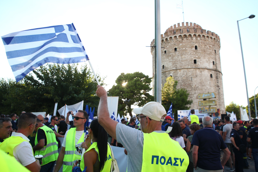Πορεία των ενστόλων στη Θεσσαλονίκη εν όψει ΔΕΘ, δείτε φωτογραφίες 
