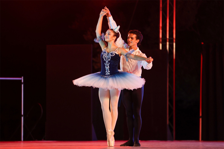 Με μεγάλη επιτυχία πραγματοποιήθηκε το GRAND BALLET GALA στο Nasioutzik Mansion
