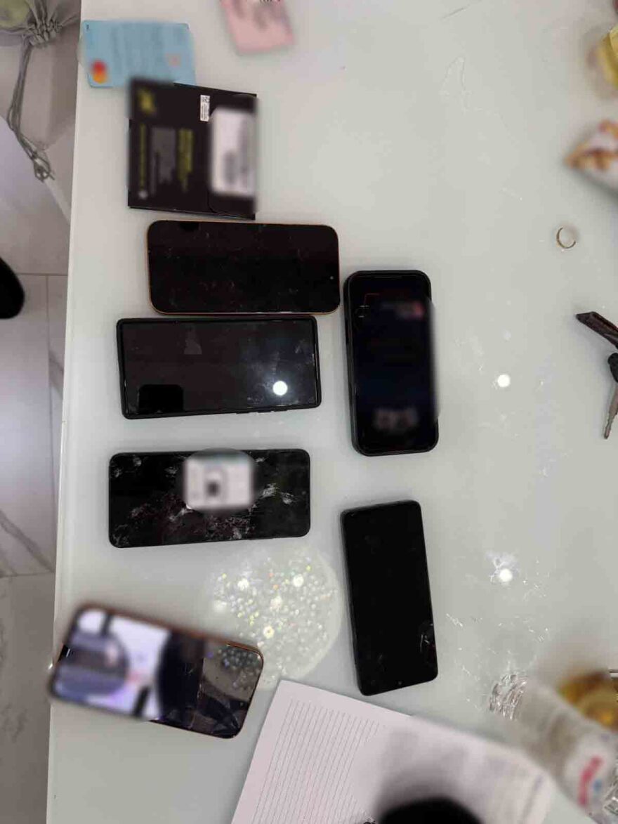 Το κόλπο με τον σωλήνα της σπείρας στο Ζεφύρι που «έκαιγε» τα κινητά στην αποχέτευση, πάνω από 175.000 ευρώ η λεία