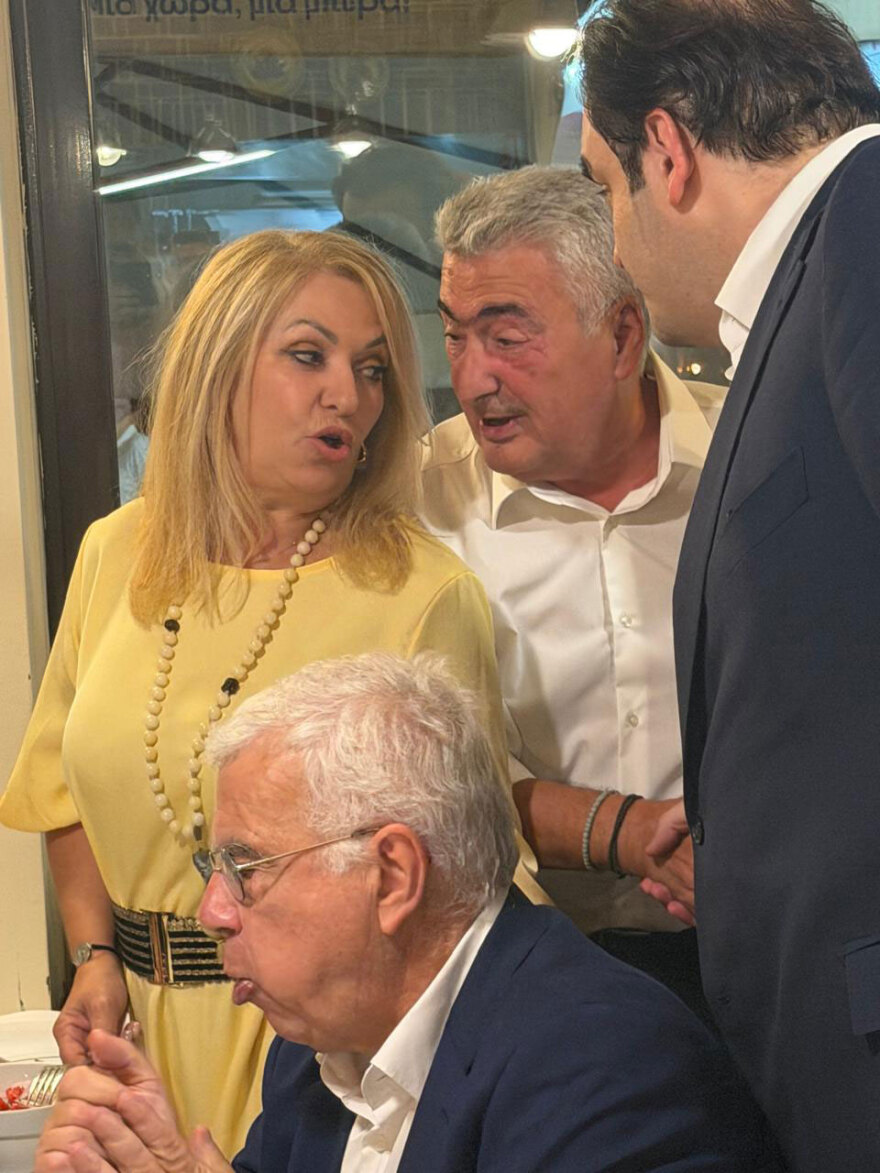 Δείπνο Πιερρακάκη με 45 βουλευτές της ΝΔ από τη βόρεια Ελλάδα: Σουτζουκάκια και γύρος στη θρυλική «Διαγώνιο», δείτε φωτογραφίες