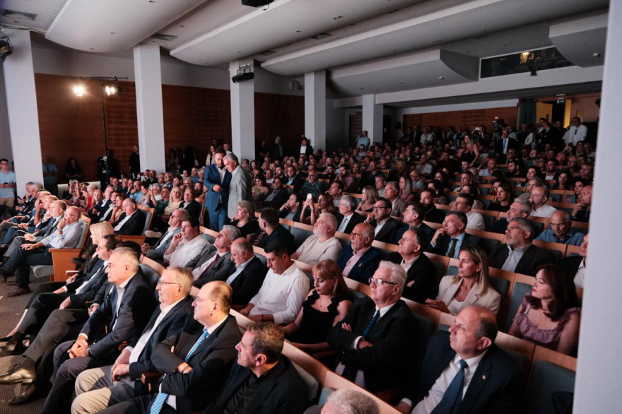 Ο Πιερρακάκης εξήγησε πώς διαμορφώθηκε το πλεόνασμα που επιτρέπει τις παροχές της ΔΕΘ, δείτε φωτογραφίες