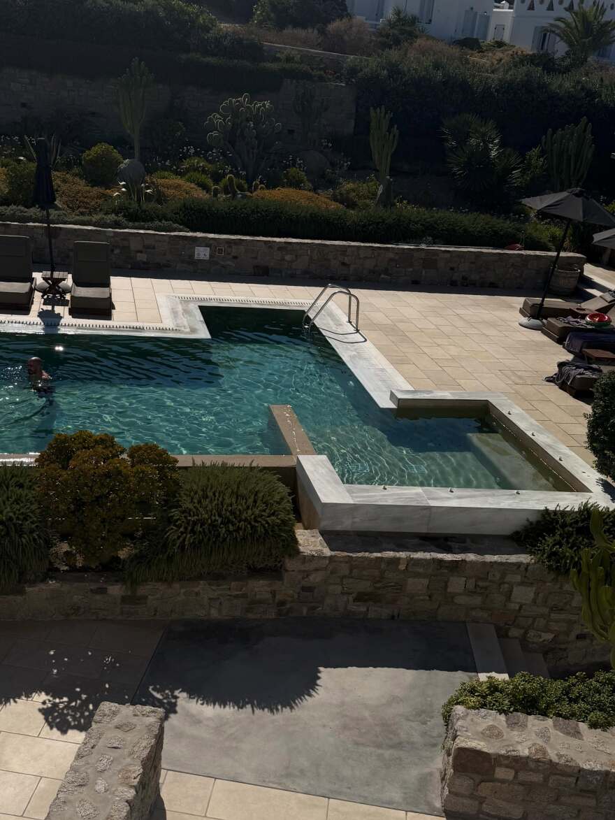 Η Βικτώρια Δέλλα ανέβασε φωτογραφίες από τις καλοκαιρινές της διακοπές, η βόλτα με σκάφος και το εντυπωσιακό ηλιοβασίλεμα