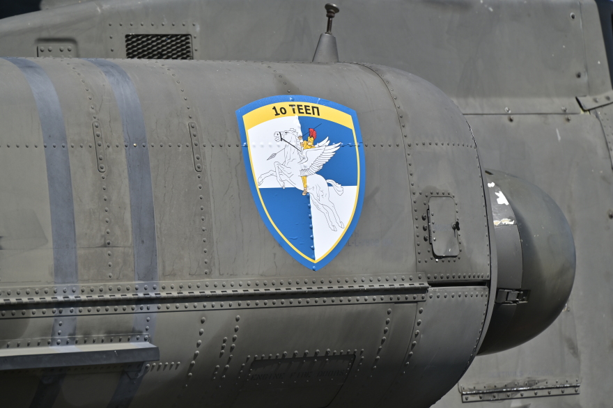 Athens Flying Week: Εντυπωσιακές εικόνες από τα ακροβατικά σμήνη και τους αλεξιπτωτιστές