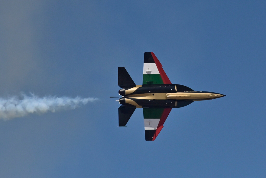 Athens Flying Week: Εντυπωσιακές εικόνες από τα ακροβατικά σμήνη και τους αλεξιπτωτιστές