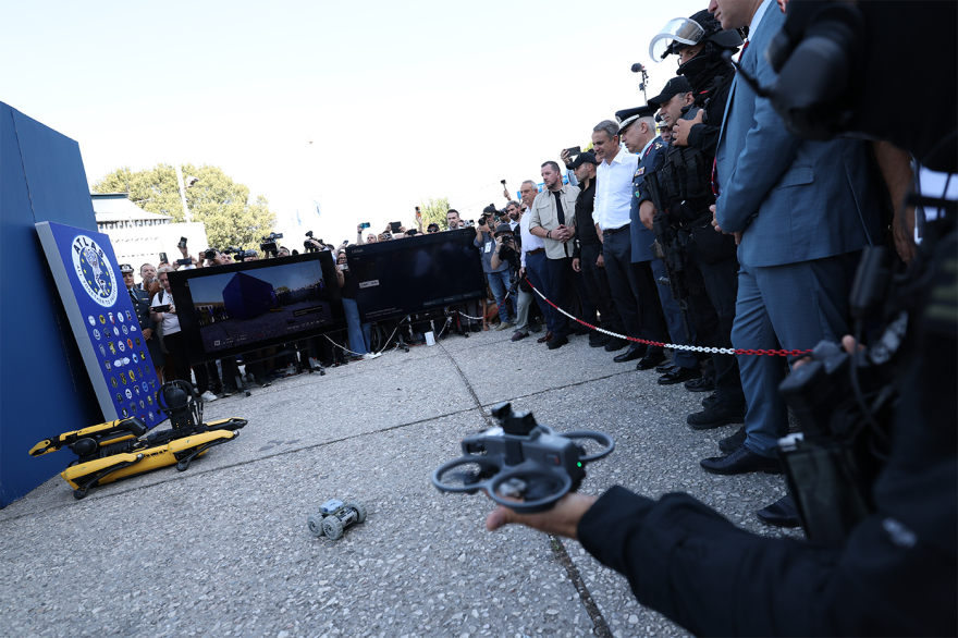 Ρομποτικός σκύλος, drones και ΕΚΑΜ: Η εντυπωσιακή επίδειξη της ΕΛΑΣ στη ΔΕΘ για την εξουδετέρωση ταμπουρωμένου ληστή, δείτε βίντεο