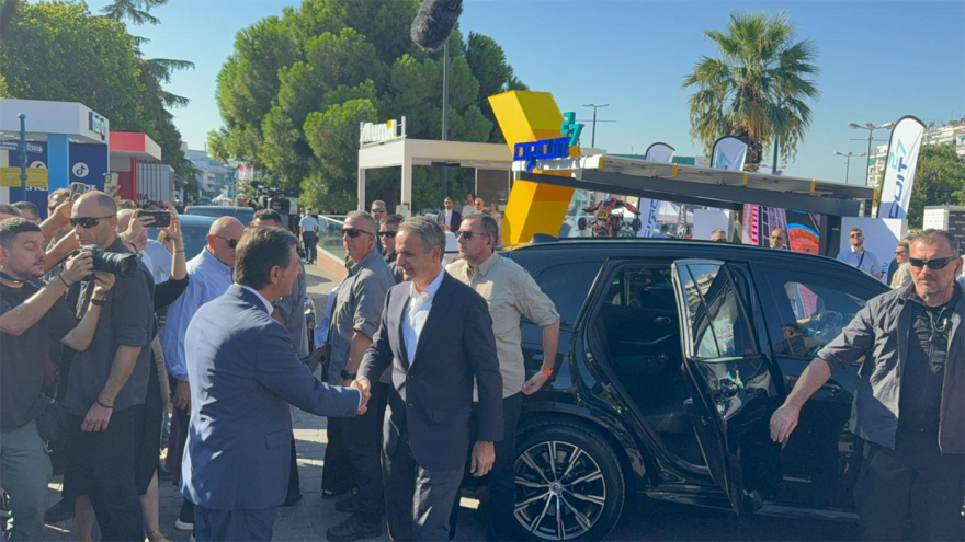 Η επίσκεψη Μητσοτάκη στα περίπτερα της 90ης ΔΕΘ, δείτε βίντεο και φωτογραφίες