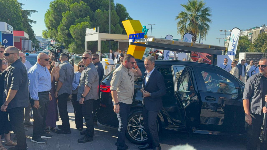 Η επίσκεψη Μητσοτάκη στα περίπτερα της 90ης ΔΕΘ, δείτε βίντεο και φωτογραφίες