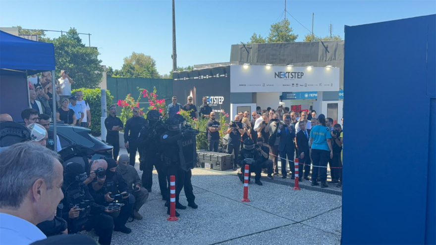 Ρομποτικός σκύλος, drones και ΕΚΑΜ: Η εντυπωσιακή επίδειξη της ΕΛΑΣ στη ΔΕΘ για την εξουδετέρωση ταμπουρωμένου ληστή, δείτε βίντεο
