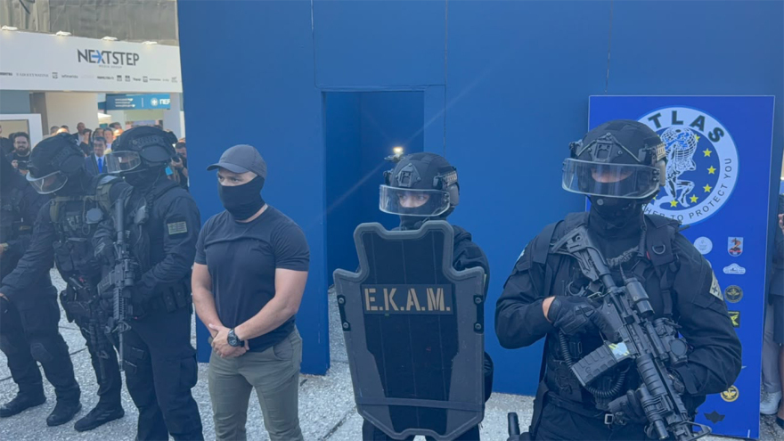 Ρομποτικός σκύλος, drones και ΕΚΑΜ: Η εντυπωσιακή επίδειξη της ΕΛΑΣ στη ΔΕΘ για την εξουδετέρωση ταμπουρωμένου ληστή, δείτε βίντεο