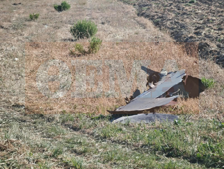 Δύο τραυματίες από τα θραύσματα του μοιραίου Phantom που συνετρίβη, εκσφενδονίστηκαν σε μεγάλη απόσταση από το σημείο της τραγωδίας, δείτε εικόνες