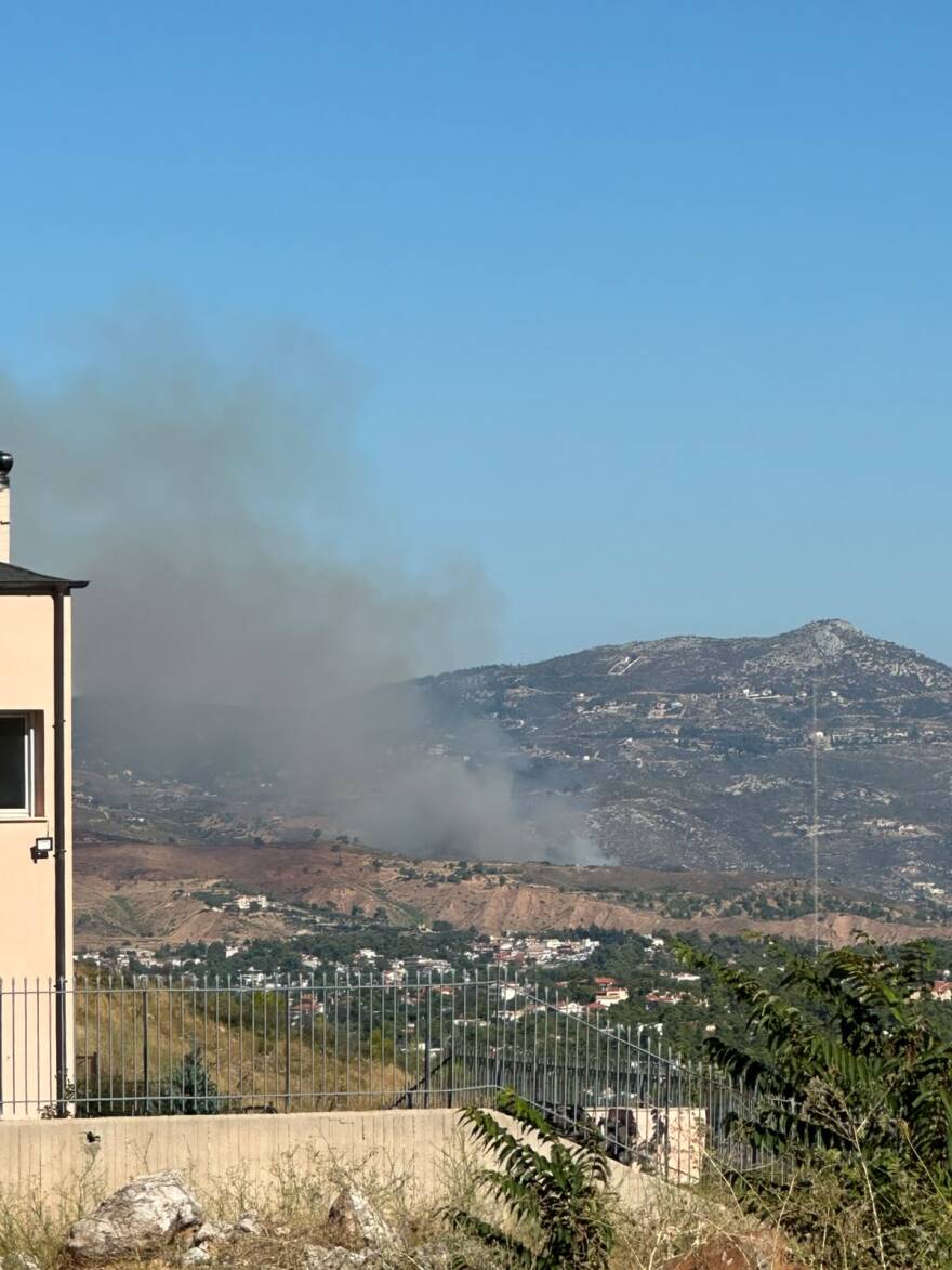 Φωτιά στις Αφίδνες, μεγάλη κινητοποίηση της Πυροσβεστικής, ήχησε το 112 για ετοιμότητα