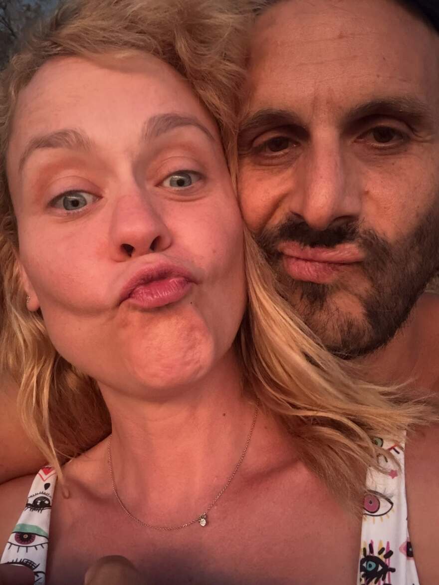 Οι selfies της Λένας Παπαληγούρα με τον σύζυγό της από τη θάλασσα: Ποιος είπε ότι τελείωσε το καλοκαίρι, έγραψε