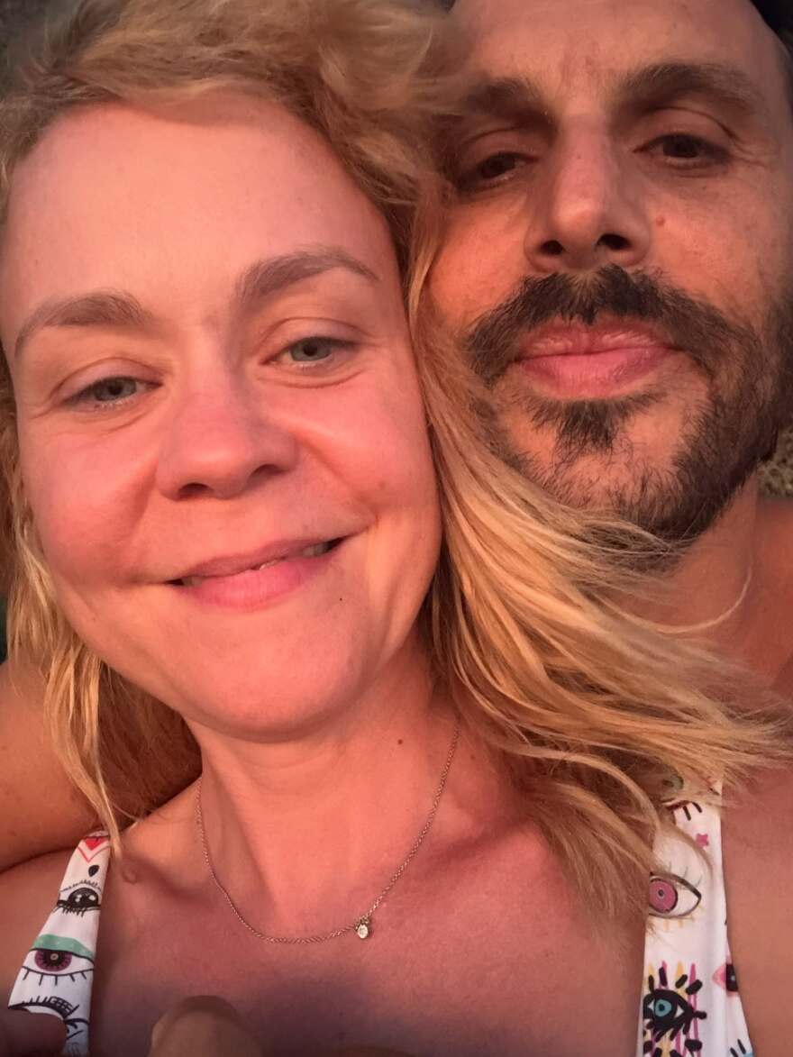 Οι selfies της Λένας Παπαληγούρα με τον σύζυγό της από τη θάλασσα: Ποιος είπε ότι τελείωσε το καλοκαίρι, έγραψε