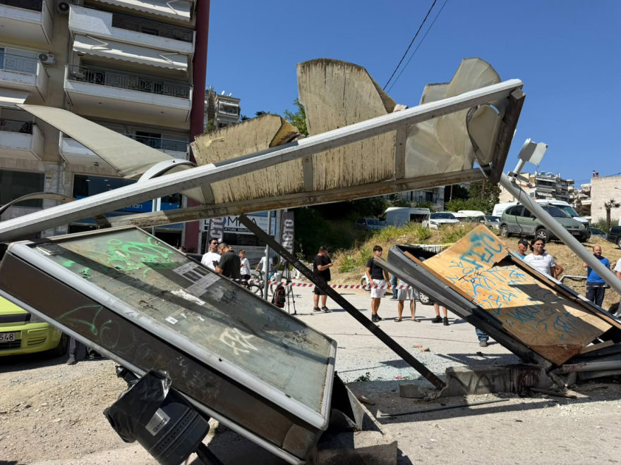 Λεωφορείο έπεσε σε στάση στη Νεάπολη Θεσσαλονίκης, τέσσερις τραυματίες, δείτε βίντεο