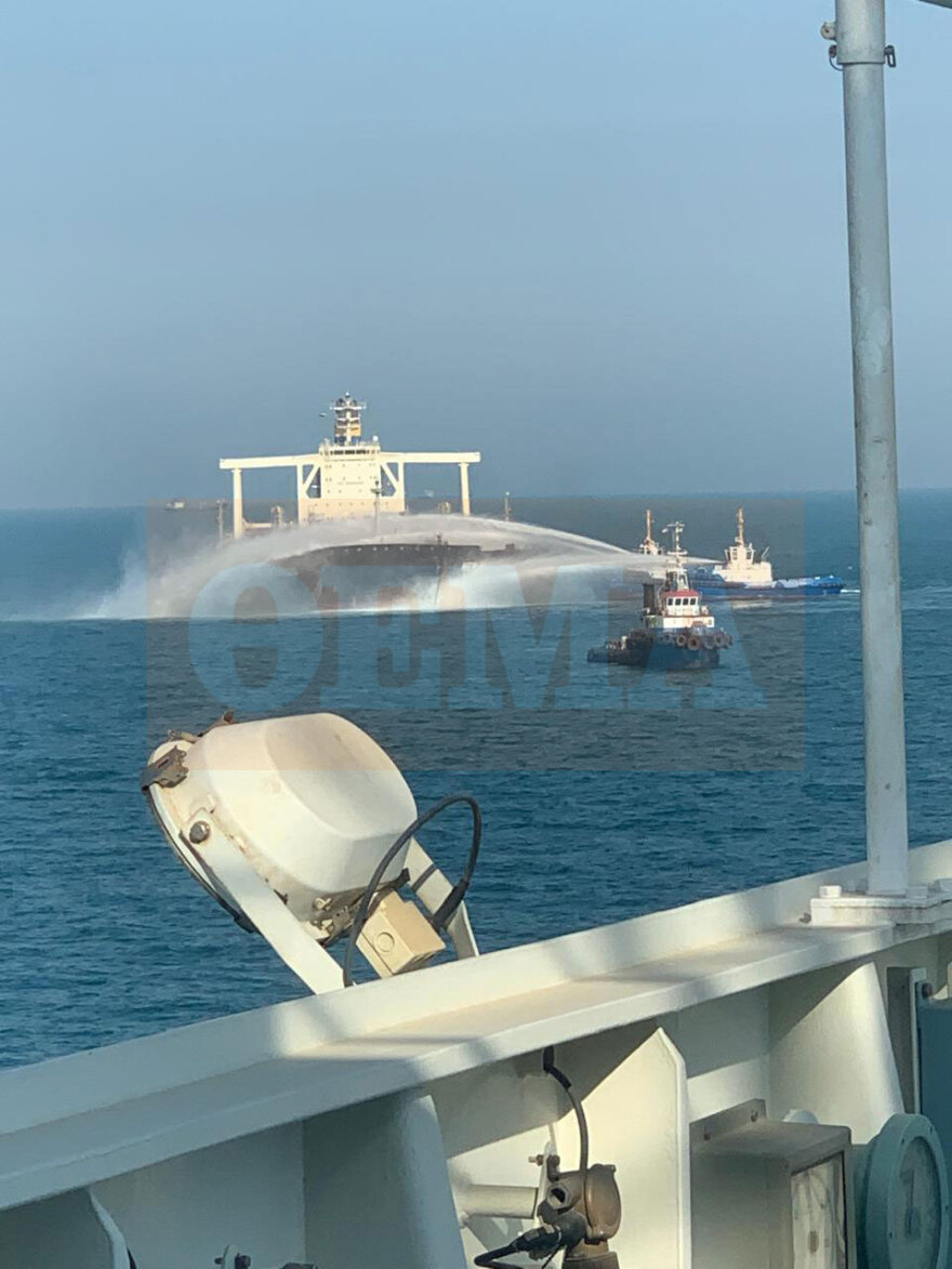 Ελληνόκτητο πλοίο χτυπήθηκε στον Περσικό Κόλπο από drone, δείτε φωτογραφίες και βίντεο