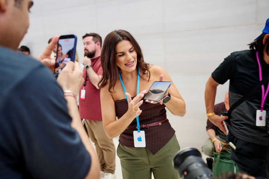 To νέο αναδιπλούμενο iPhone Duo σπάει όλα τα ρεκόρ στα κινητά: Πότε η τιμή του θα αγγίζει τις 4.000 ευρώ