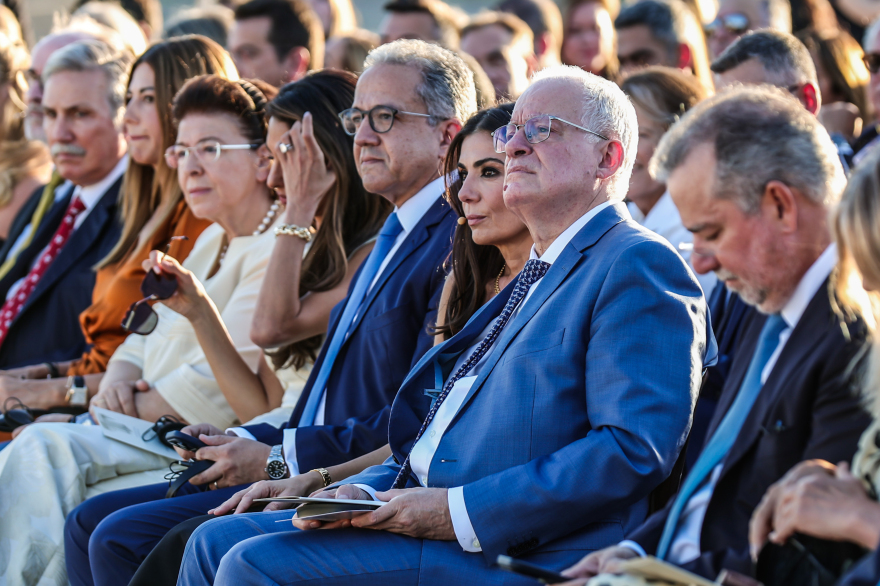 Η Αμάλ Κλούνεϊ στο Ολυμπιείο: Οι αφίξεις των υψηλών προσκεκλημένων, δείτε βίντεο