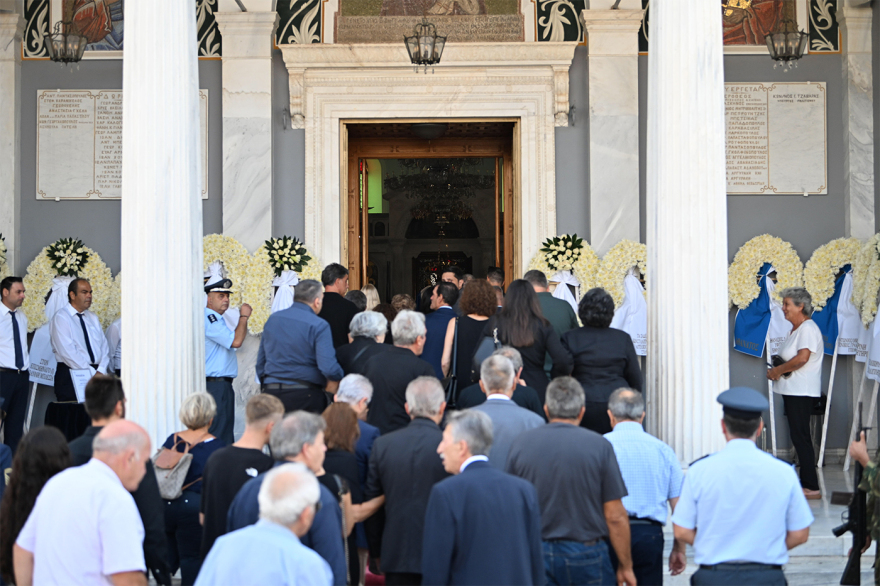 Σε κλίμα βαθιάς συγκίνησης στον Πύργο το τελευταίο «αντίο» στον επισμηναγό Γιάννη Μπλέσια που σκοτώθηκε στην Τανάγρα