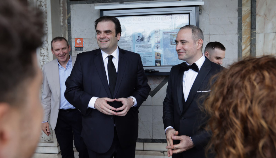 &Omicron; &Kappa;&upsilon;&rho;&iota;ά&kappa;&omicron;&sigmaf; &Pi;&iota;&epsilon;&rho;&rho;&alpha;&kappa;ά&kappa;&eta;&sigmaf; &pi;ά&nu;&tau;&rho;&epsilon;&psi;&epsilon; &tau;&omicron;&nu; &upsilon;&pi;&omicron;&upsilon;&rho;&gamma;ό &Omicron;&iota;&kappa;&omicron;&nu;&omicron;&mu;&iota;&kappa;ώ&nu; &tau;&eta;&sigmaf; &Rho;&omicron;&upsilon;&mu;&alpha;&nu;ί&alpha;&sigmaf;, &delta;&epsilon;ί&tau;&epsilon; &phi;&omega;&tau;&omicron;&gamma;&rho;&alpha;&phi;ί&epsilon;&sigmaf;