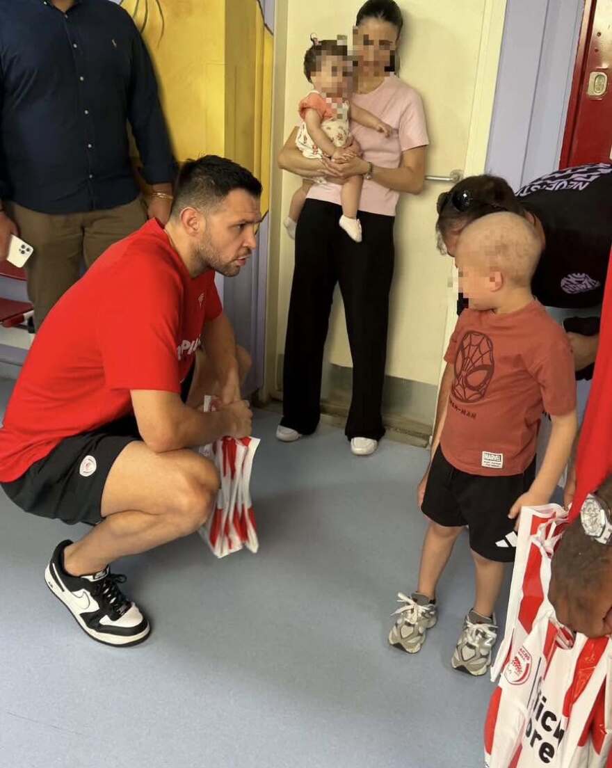 Ολυμπιακός: Επίσκεψη στην Παιδοογκολογική Μονάδα της Λευκωσίας