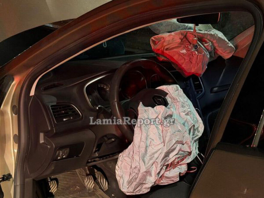 Δύο τραυματίες μετά από σφοδρό τροχαίο στη Λαμία, δείτε βίντεο και φωτογραφίες