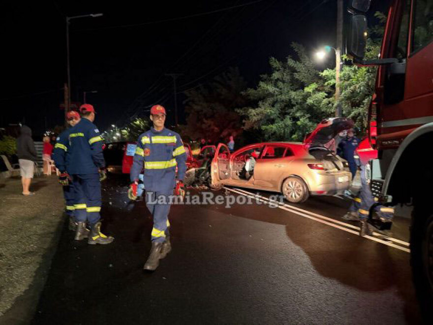Δύο τραυματίες μετά από σφοδρό τροχαίο στη Λαμία, δείτε βίντεο και φωτογραφίες